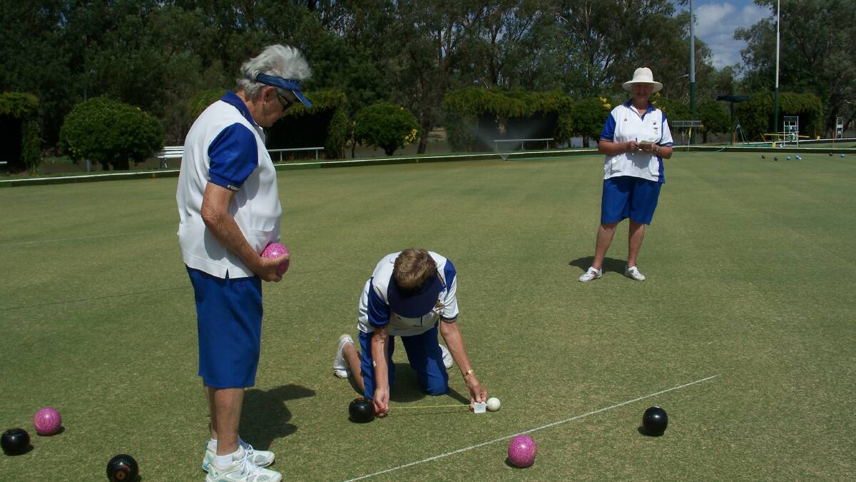 Ladies Bowls: Ann Mackay measuring the bowls with Pam Stevens during their game of Major Singles competition  with Jan Waugh the marker looking on. 
