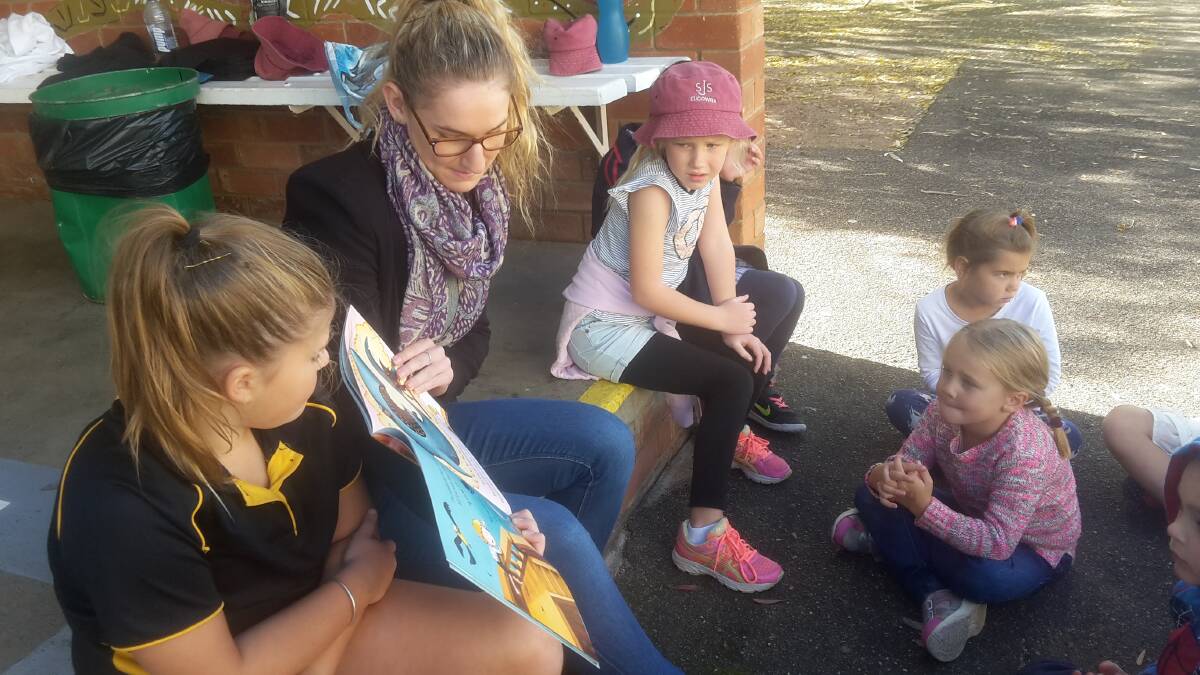 Emily Allegri reading to Lainey Myors, Isla Newell, Edna May Barnes and Pippa Combe. Photo contributed. 