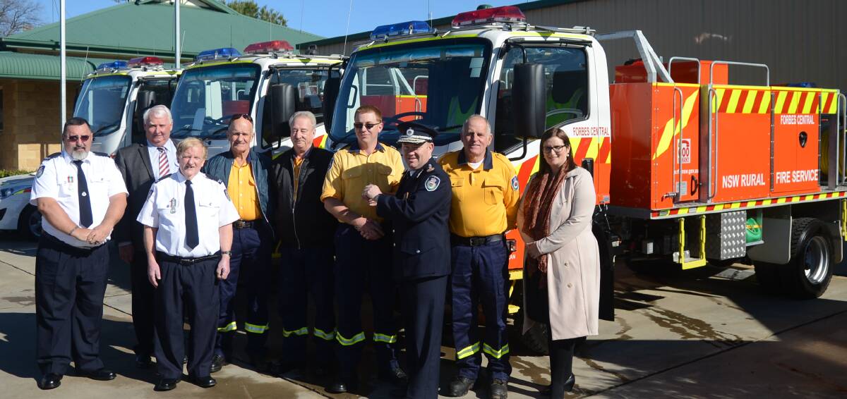 Forbes Central Rural Fire Brigade took delivery of their new Cat 7 tanker from Commissioner Shane Fitzsimmons and Parliamentary Secretary for Western NSW Sarah Mitchell.