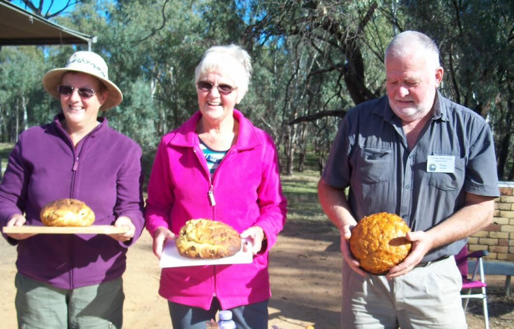 Dawn Cooke of Gulgong, Fran Norris Orange and Peter Bright Forbes with the dampers made for morning tea.