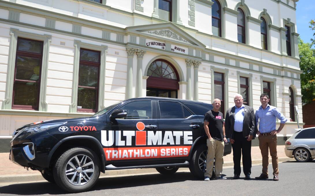Mayor Graeme Miller and local triathlete Nick Turner welcomed Elite Energy's Mark Emerton to Forbes.