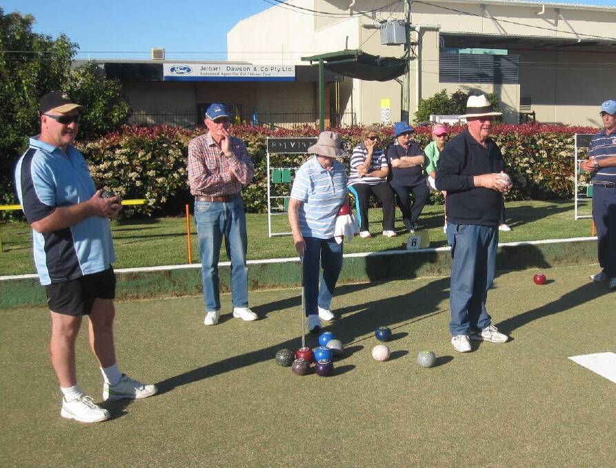 Lee Hetherington had plenty of bowlers keen to hone their skills at the regular coaching session last week. Coaching is usually held Tuesdays but check with Alison Cutcliffe to be sure.