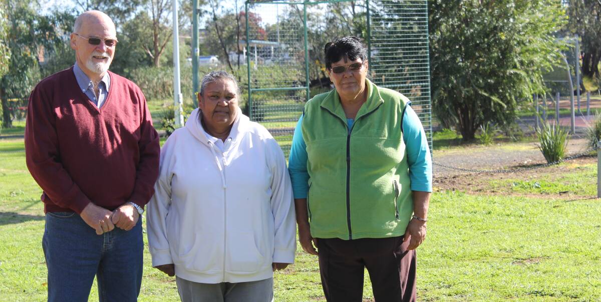 Forbes Art Society president Keith Mullette has been nominated for a volunteering award. He is pictured here earlier this year with Wiradjuri Dreaming Centre members Cathy Bowden and Aileen Allen.
