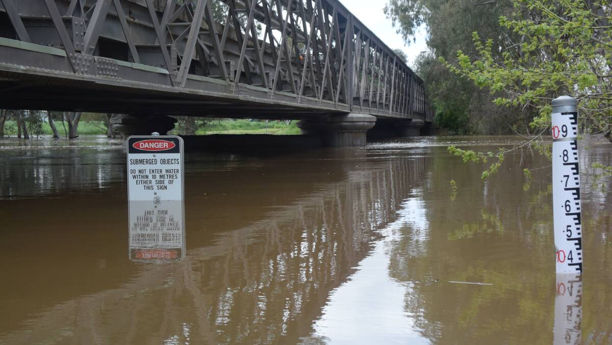 The Forbes Iron Bridge, currently at 10.39m, is expected to peak at 10.6 metres on Sunday.