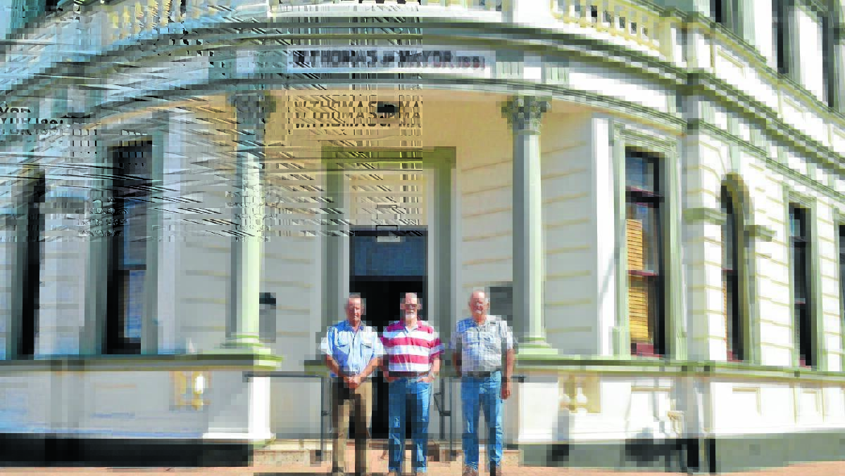 Forbes RSL sub-branch president Michael Walker (left) and secretary Trevor Currey (right) with Forbes Art Society president Keith Mullette (centre), are looking forward to seeing the range of artworks entered in ‘The Spirit of Anzac’ art competition and exhibition, to open at Town Hall this Friday. 0415anzacpreview(9)