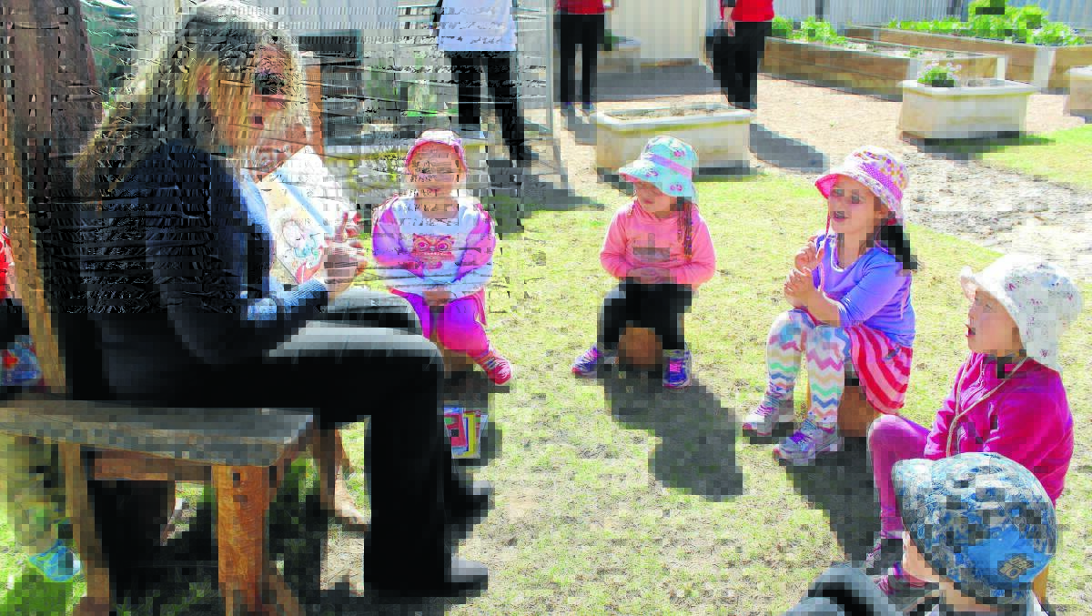 Speech pathologist Jess Kittkowske reads to Sarah Hurford, Maddie Morrison, Gracie-May Lander, Renna Dechlen and Dylan Bray from Forbes Learning Ladder in the lead up to Reading Down Town Day. 0814reading(5)