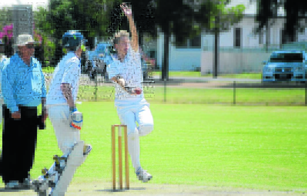 Brad McDean bowls for Forbes in the Grinsted Cup match against Parkes over the weekend. 
