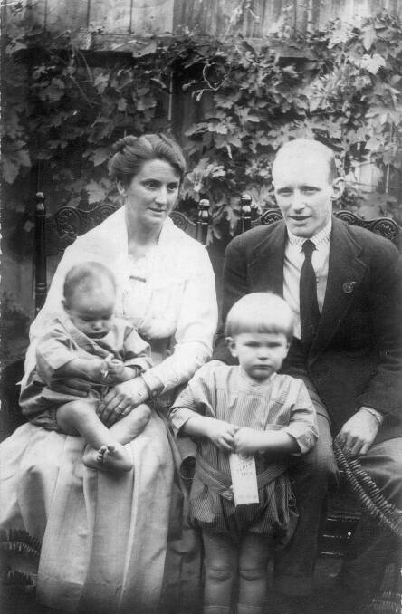 Thomas Edward Drane (right) and wife Leila with Albert Edward Anzac Drane (Bill) and George Anzac Drane.