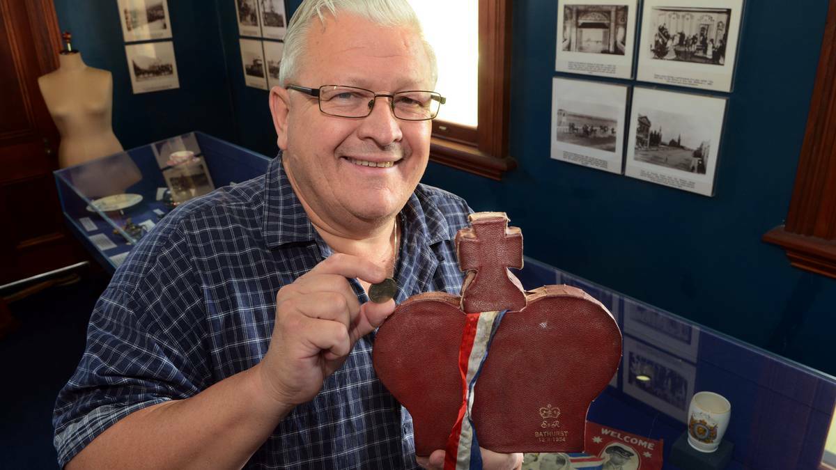 BATHURST: Bathurst Historical Society president Alan McRae with a box and a two shilling coin commemorating Queen Elizabeth II’s 1954 visit. 041614proyal