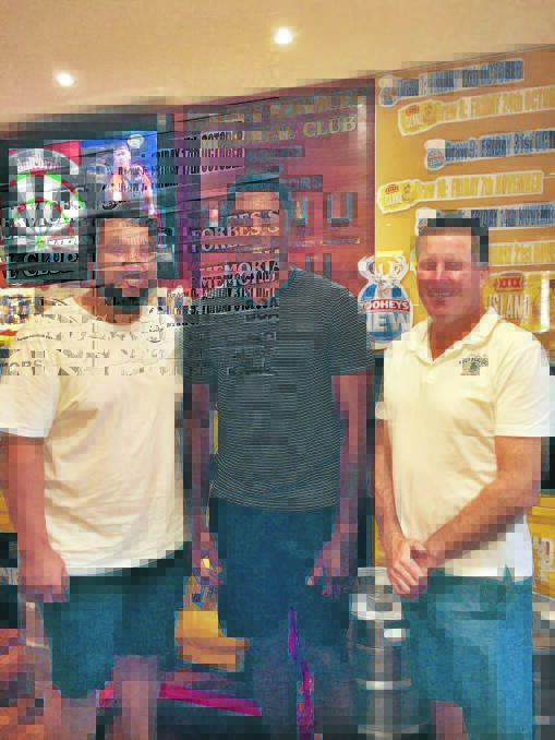 Forbes Magpies captain-coach Zac Merritt (left) and president Greg Grogan (right) recently welcomed new recruit Masi Seru.