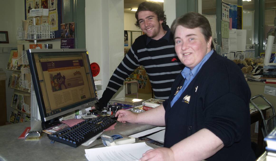 Forbes Shire Council’s trainee IT support officer Nick Quigley and Forbes Shire librarian Bronwyn Clark look at eSmart Libraries resources online.