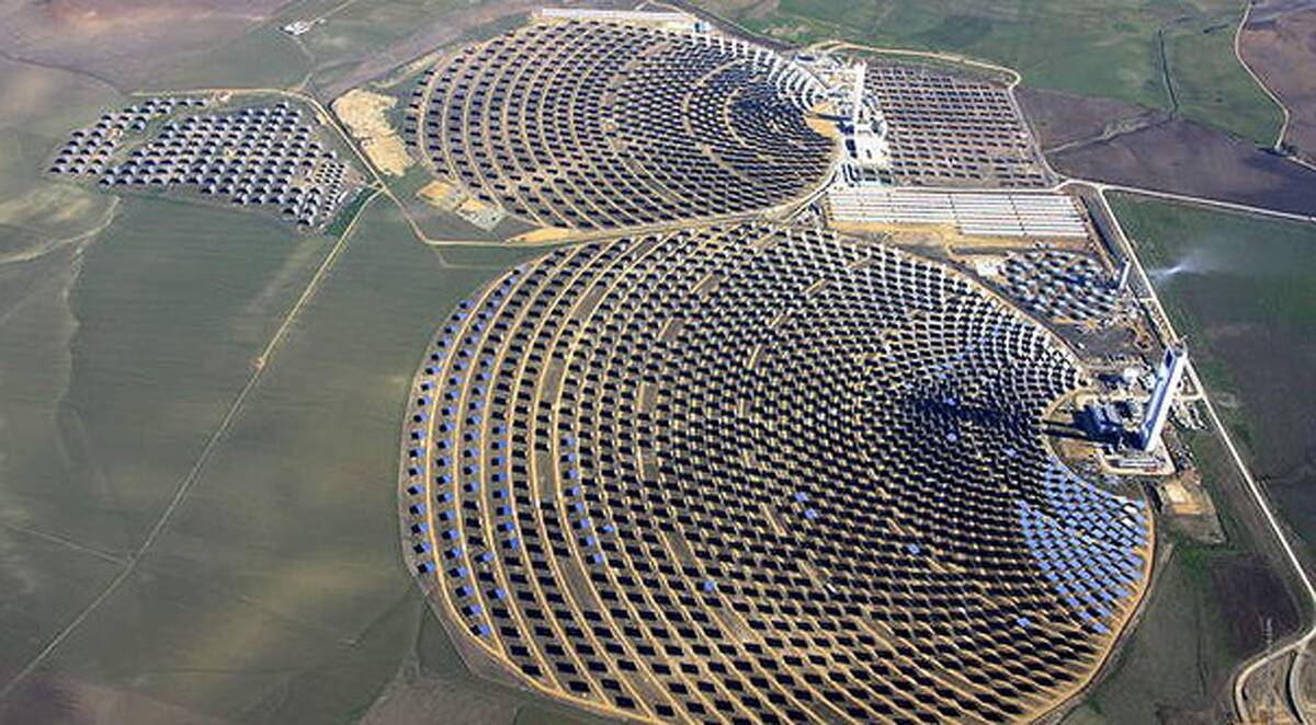 A solar thermal array at a plant in Spain. Photo from Sydney Morning Herald.