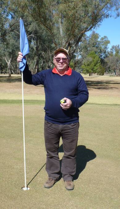 Andrew Dukes standing on the 18th green and holding his lucky ball. He is very happy. He now only needs to repeat the effort on the first hole to grab his career ‘Forbes Par-three Hole-in-One Crown’. 