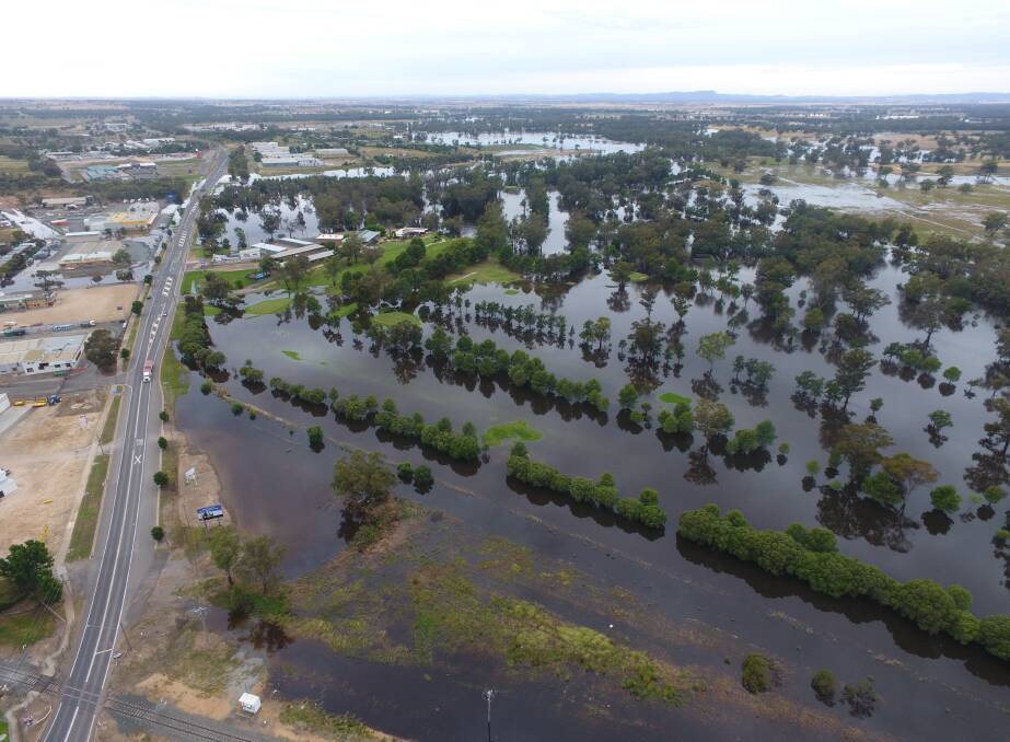 The SES has given the all-clear to more Forbes properties and others remain under evacuation order with the Lachlan River in flood on Friday evening. Picture: Craig Dwyer