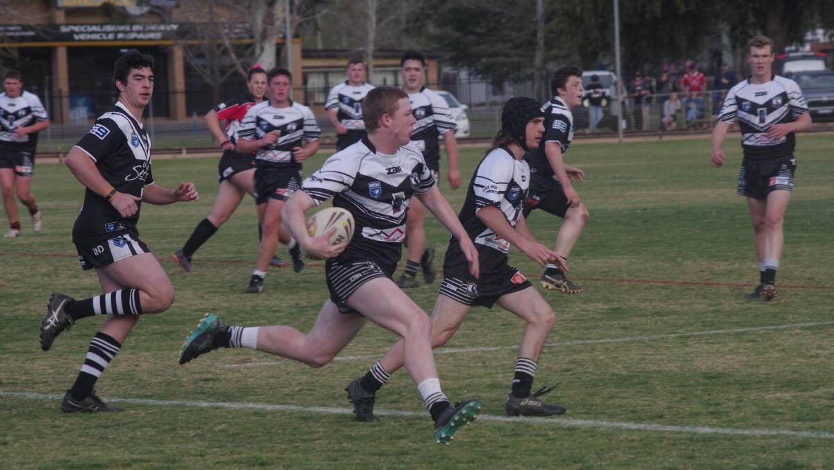 Darcy Leadbitter running down the line against the Cowra Magpies in this year's Maas Western Youth League.