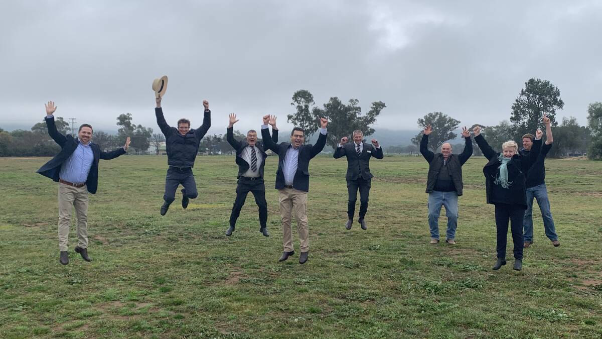 Jamie Jones, Andrew Gee, Kevin Beatty, Sean Haynes, Brad Byrnes, Dave Herbert, Sarah de Lange and Lachlan Noble celebrate the funding announcement. Photo Supplied.