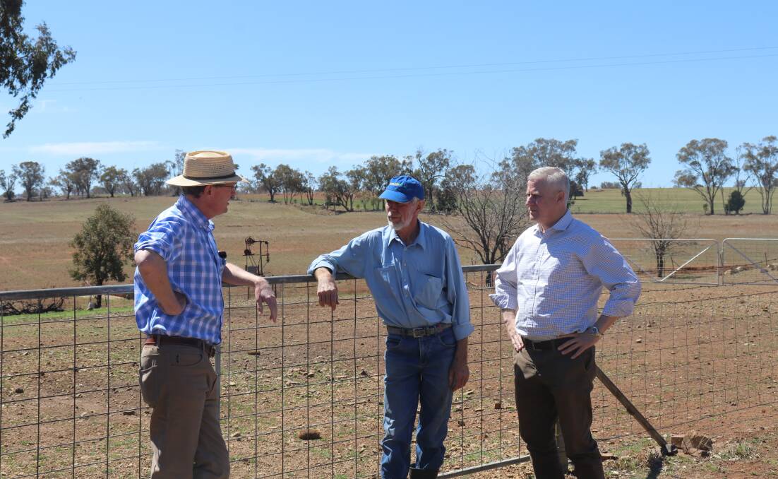 Michael McCormack (right) with Member for Calare Andrew Gee and Yeoval farmer Philip Blowes.