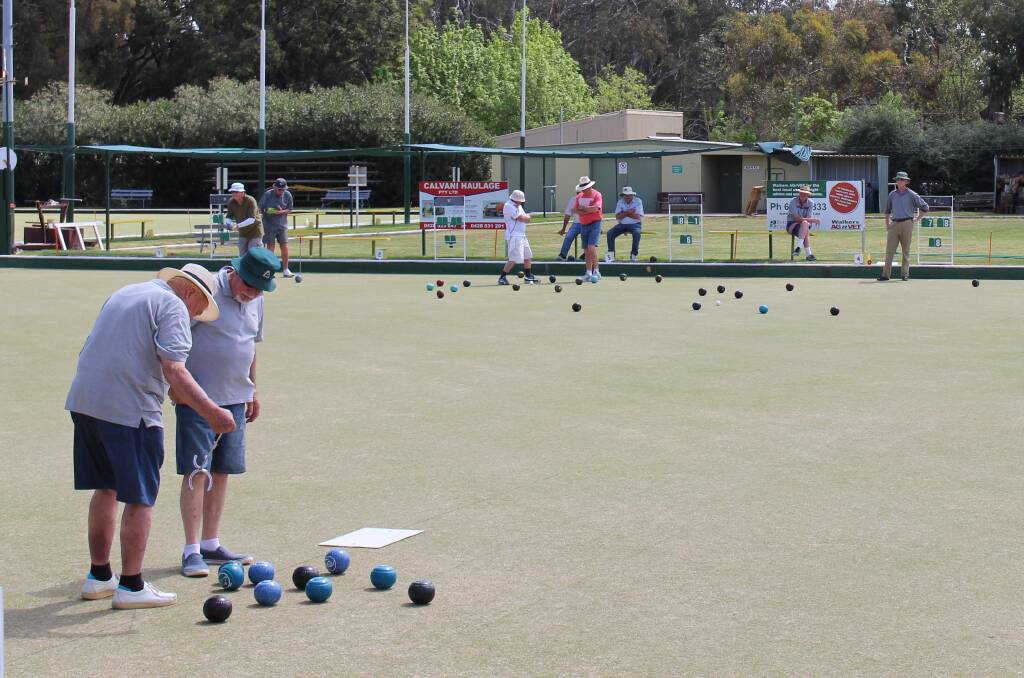 Bowlers enjoy a great day on the greens at Forbes Sports and Recreation Club. Bowlers are busy planning next year’s calendar and hope they can count on members' full support.