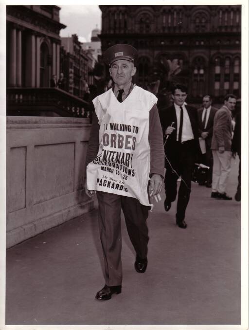 Joe Hohnberg on his walk. Pictorial Forbes photo collection.