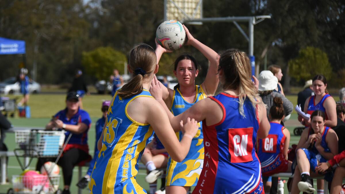 Centre Hannah Stanmore looks for a way around the Parkes defence for Forbes 17s in the 2021 all age carnival.