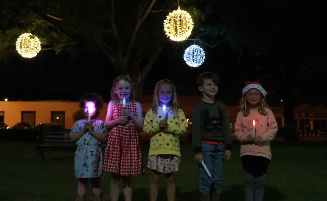 Lila Walsh, Maddi Hornery,Pippa Combe, Hunter Walsh and Isla Combe enjoyed the Christmas lights after the 2017 Carols by Candlelight.
