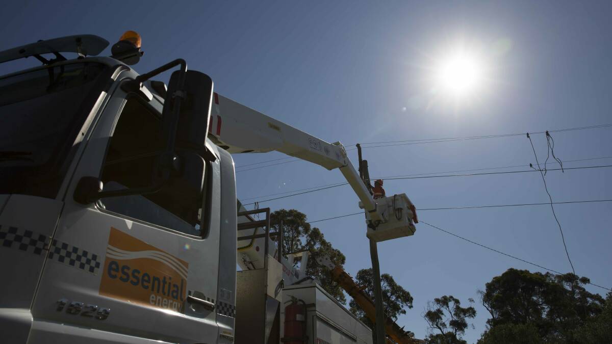 Powerline works on Lachlan Valley Way