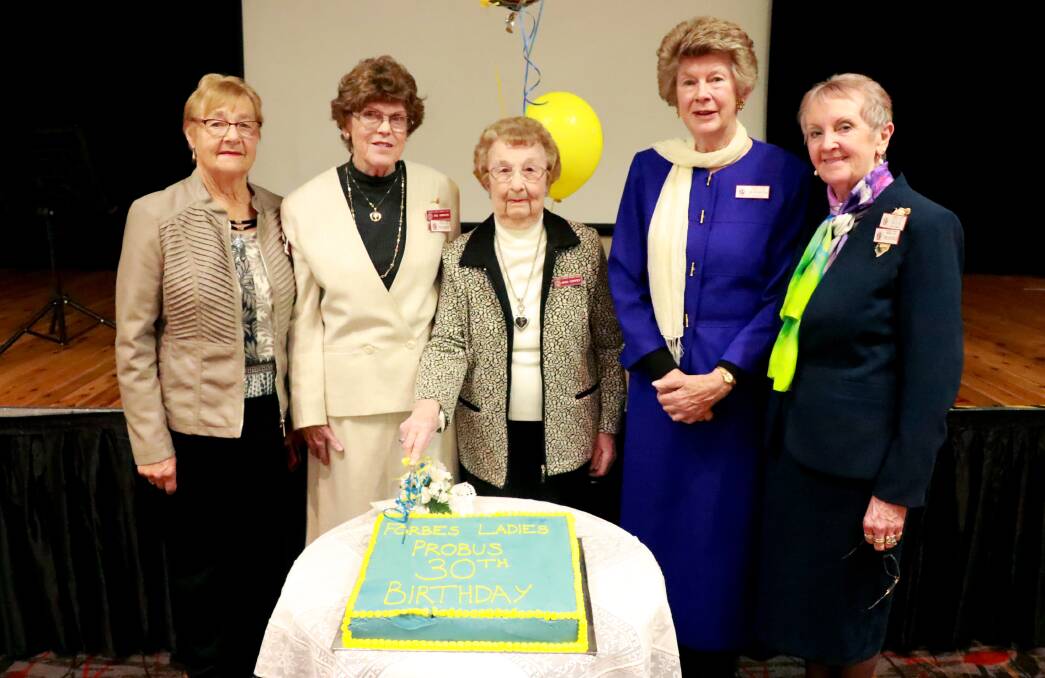 Colleen Liebich, Fae Howard, Jean Coffey, Jennifer Purdie and Elvy Quirk cutting the Ladies Probus 30th birthday cake.