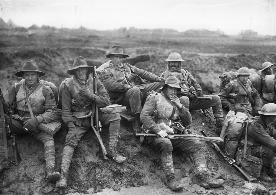 Soldiers of the 5th Australian Division in 1916. AWM E00019  