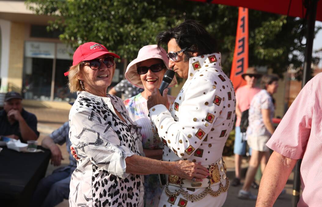 THERE AIN'T NOTHING LIKE A SONG: Elvis with local Anne Williams and Carol Miller from Lake Macquarie enjoying the amazing Elvis breakfast in Templar Street in 2020. Picture: FILE