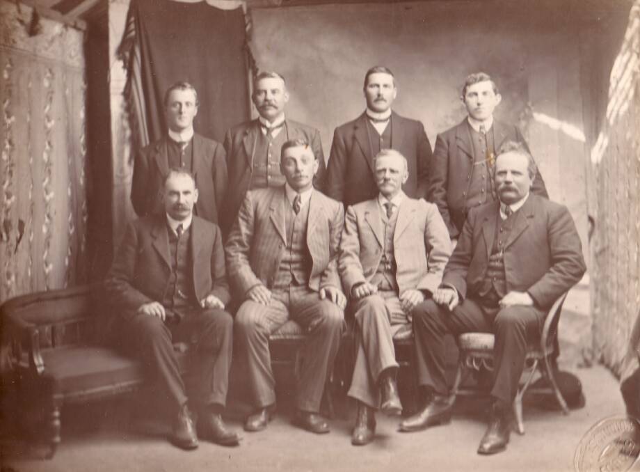 Shire Council of 1911. Photo from the Pictorial Forbes collection.