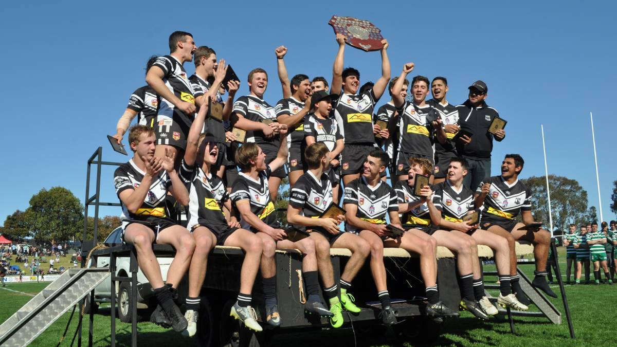 The Forbes Magpies Under 18s hold the Group 11 premiership trophy high in 2018.
