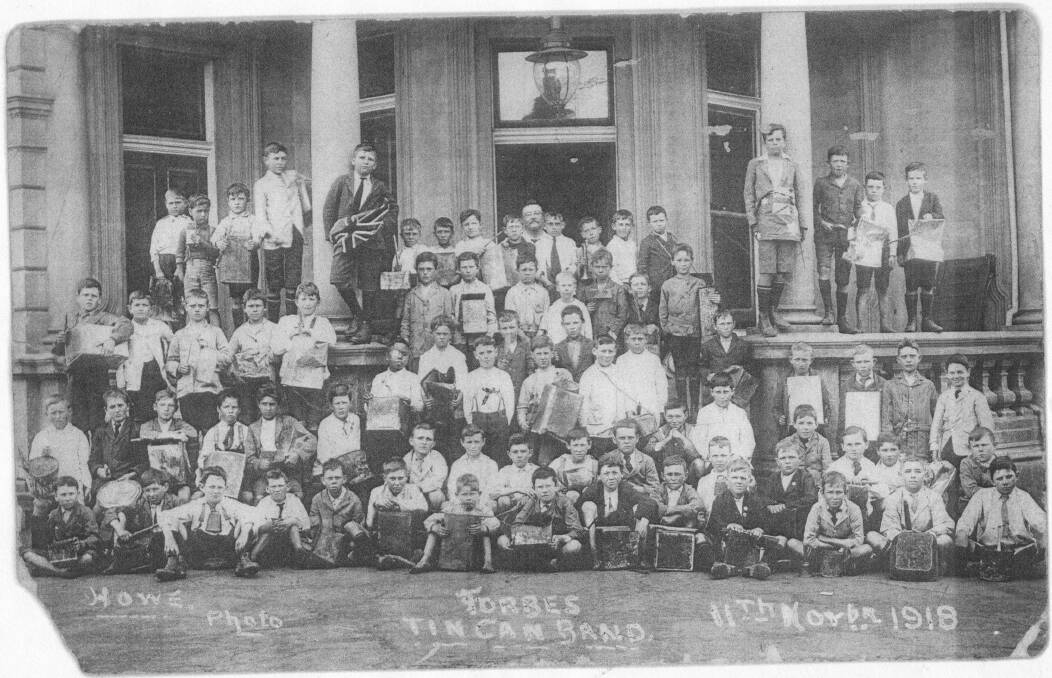 A photo of the Tin Can Band taken on the Forbes Town Hall steps by Mr Howe on
Wednesday afternoon November 13, 1918.