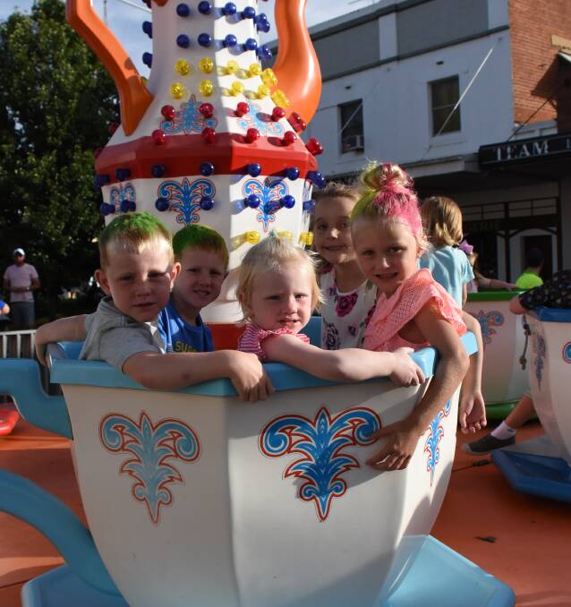 Hayden, Zac and Ava Dunn, Milarnie and Indiana Hanley loved their ride in the teacups at the 2018 Christmas Carnival.