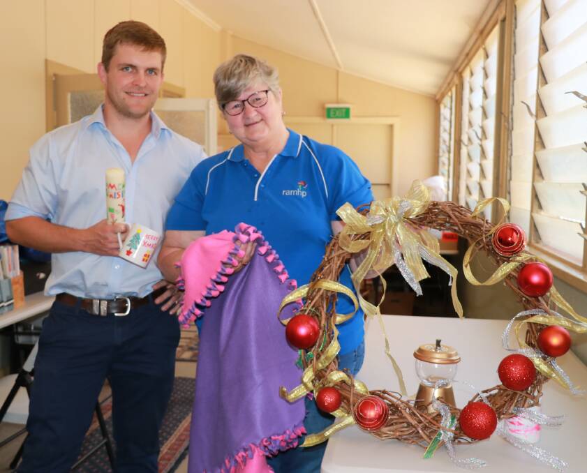 James Cleaver from the DPI's Rural Resilience Program and Di Gill from the Rural and Remote Mental Health Project ran a Christmas craft workshop in Forbes last week. 
