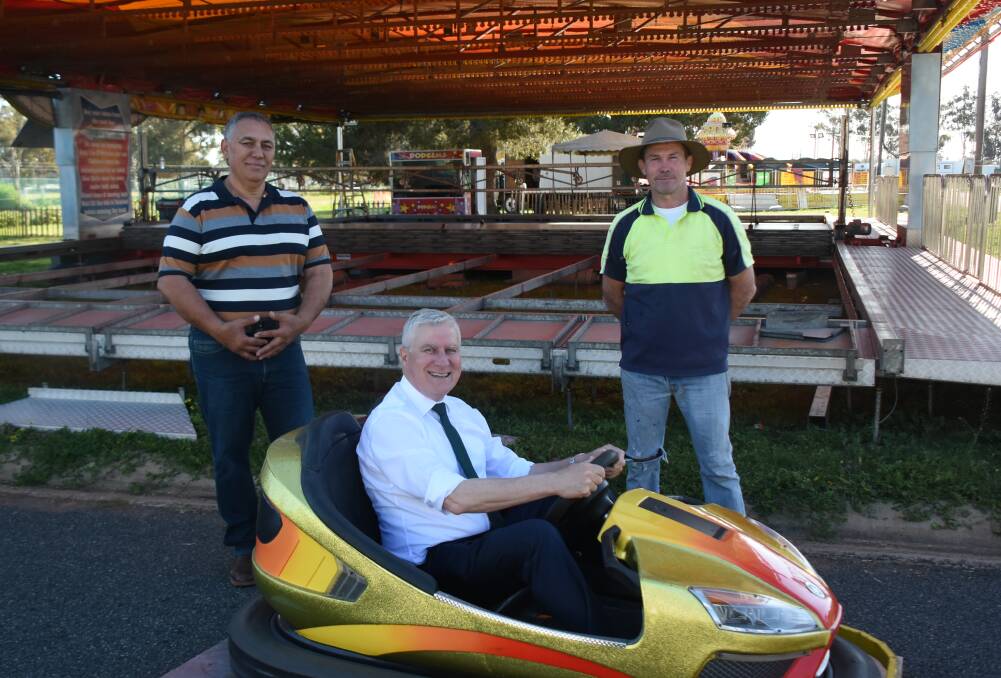 Deputy Prime Minister Michael McCormack listened to the concerns about the amusement industry put forward by Steve Karaitiana and Aaron Pink.