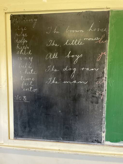 Forbes Public School have uncovered an old blackboard with the details of a lesson frozen in time.