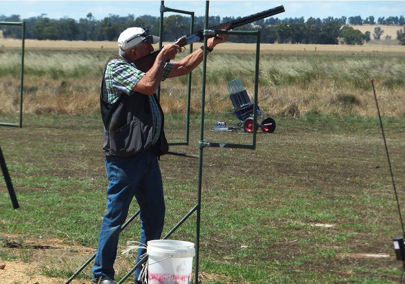 Doug Davis shooting the 75 target five stand off the gun shoot in November 2017.