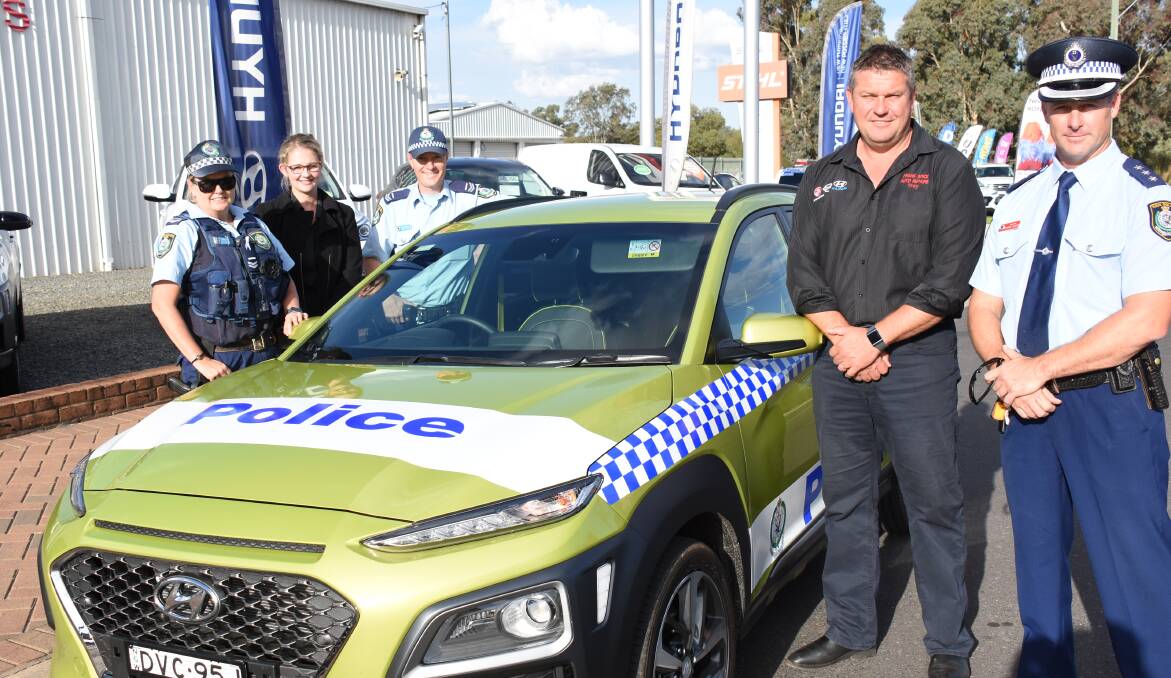 Tracey Bolam, Hannah Plunkett, Daniel Greef, Troy Hurford and Shane Jessup with the new Huyndai Kona donated for police use.
