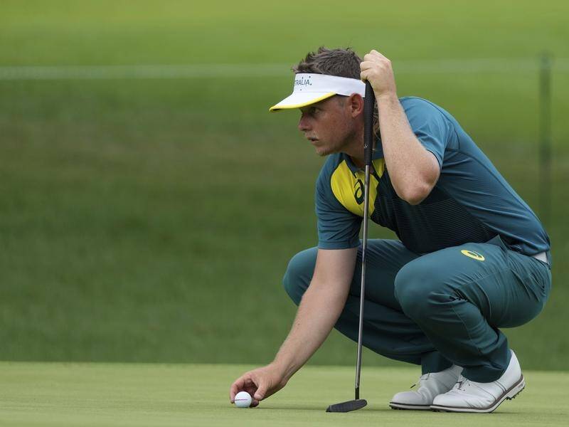 Australia's Cameron Smith has produced a birdie blitz to loom large in the Olympic golf tournament.