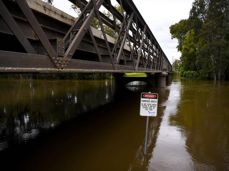 The Lachlan River is expected to match or exceed major floods in 2016.